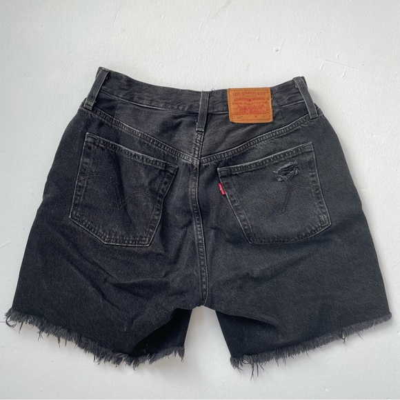 Levi’s mid short - Picture 2 of 3